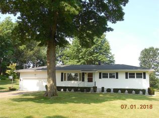 3300 Rowena Rd, Barberton, OH 44203