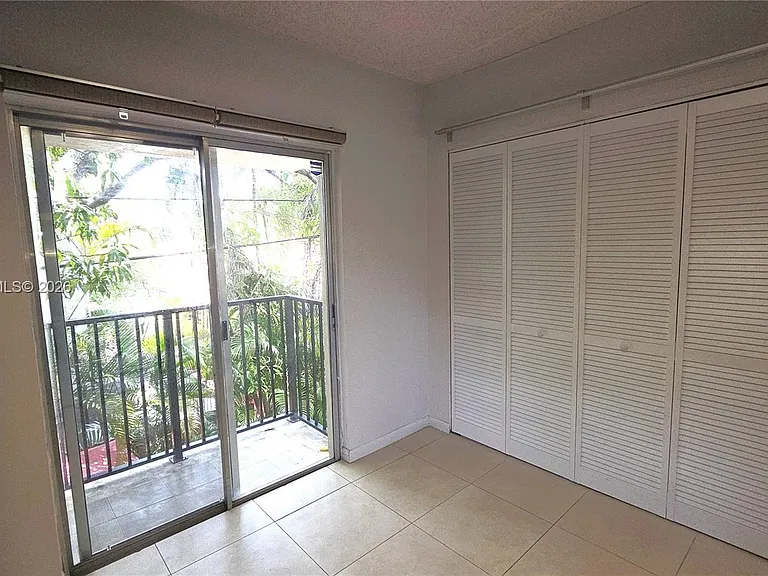 3519 SW 17th Ter #3519 — Photo 15