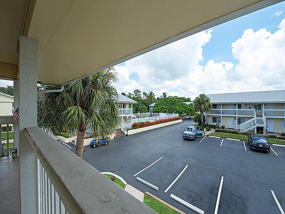 3rd image of 4629 Bayshore Dr APT J8