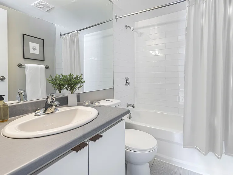 1333 Ouellette Ave — Photo 10