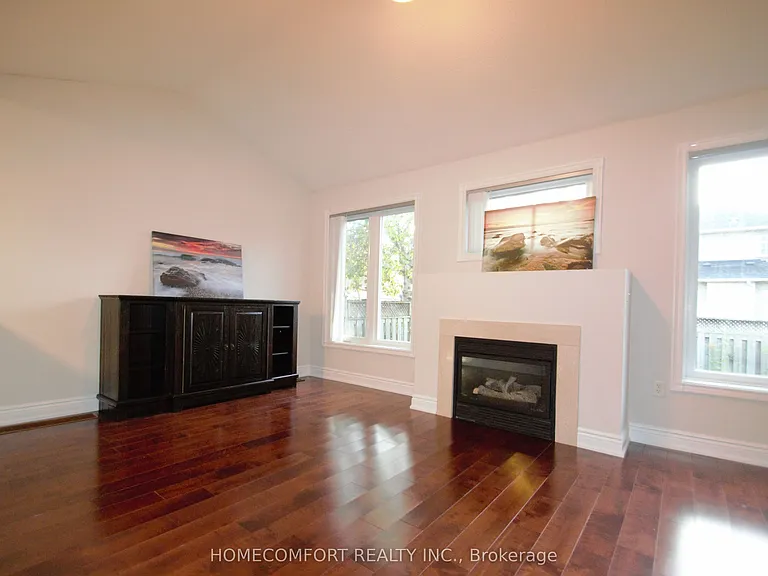 28 Deerwood Cres — Photo 7