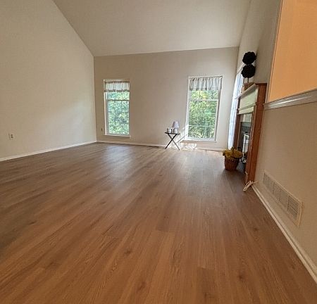 3rd image of 34 Delaware Ln