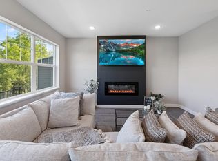 3155 Clover Ridge Dr, Chaska, MN 55318