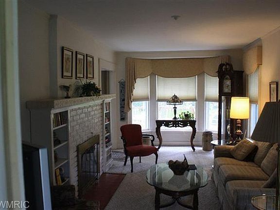 3rd image of 2646 Lee St SW