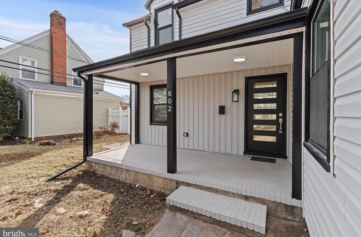 Building Photo - 602 S Hammonds Ferry Rd