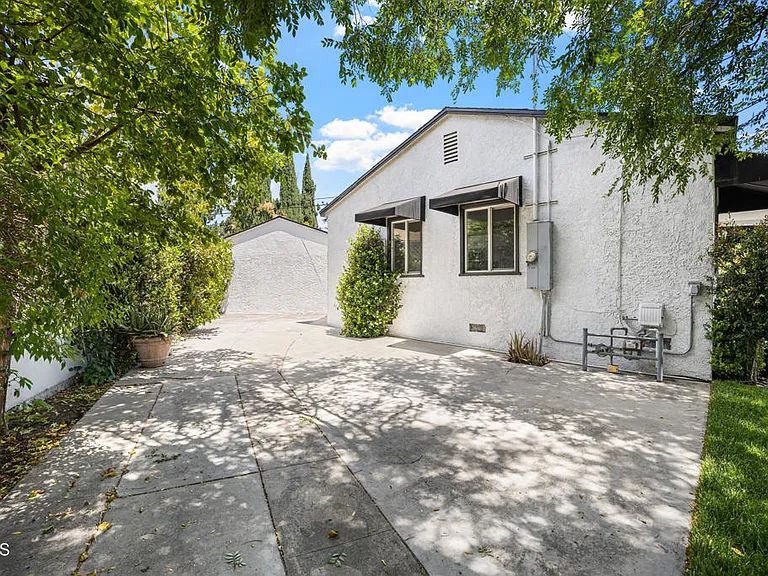 11125 Welby Way — Photo 4
