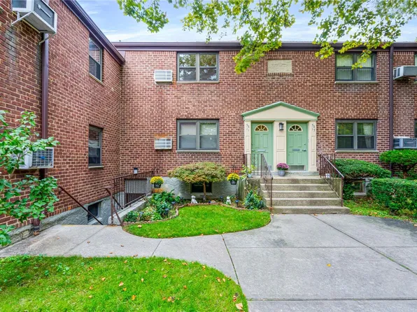 58-11 246th Crescent #2, Douglaston, NY 11362