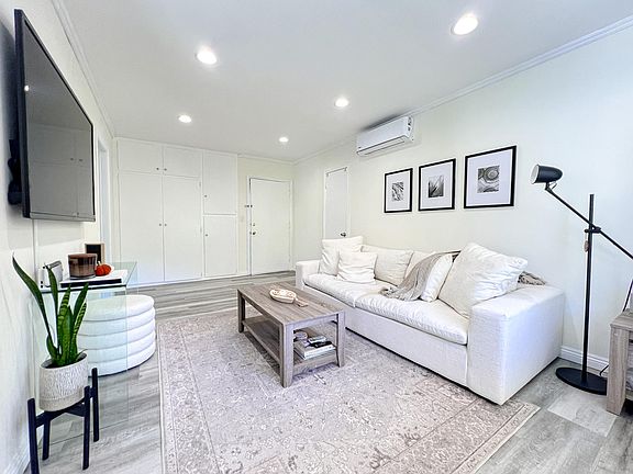 3rd image of 3002 Honolulu Ave APT 16