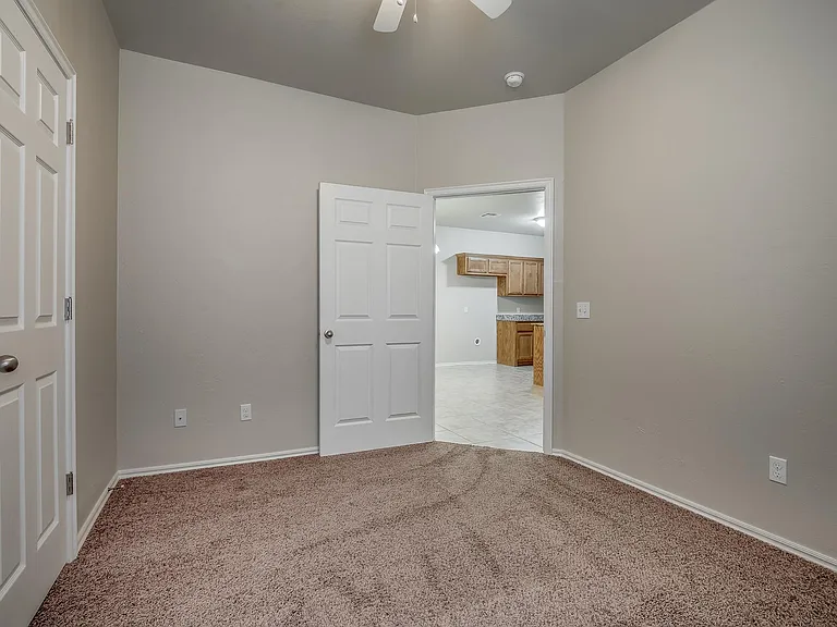 11205 NW 6th Ter — Photo 11