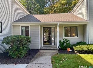 35 Nutmeg Rd APT B5, Middlebury, CT 06762