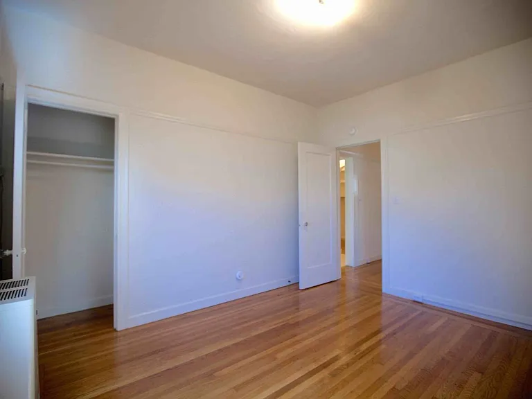 Beautiful, spacious 1-bdr with new windows, great wood floors, and lots of storage space — Photo 11