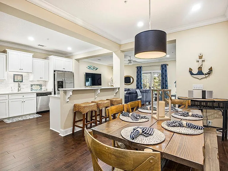 802 Reserve Ln — Photo 10