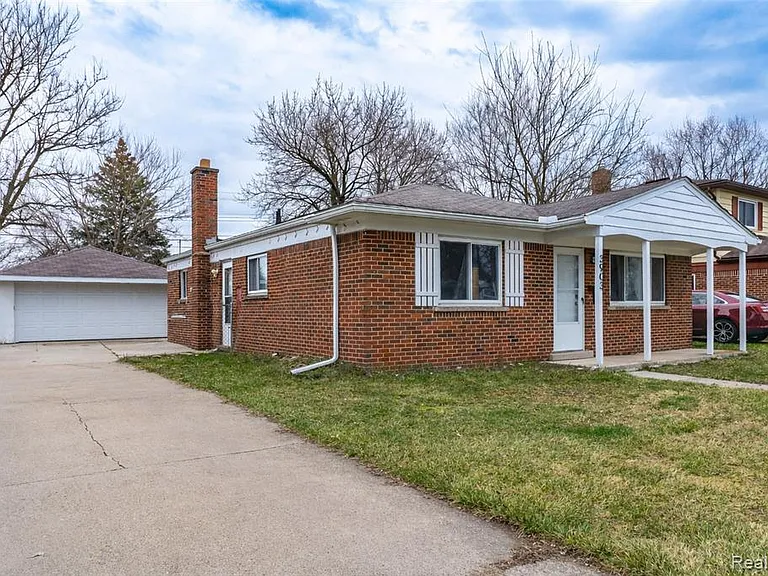 3903 Gloria St — Photo 2