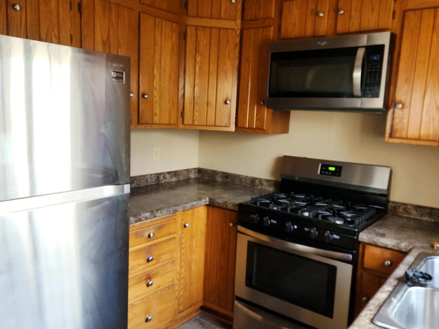 225 E Bigelow St — Photo 4