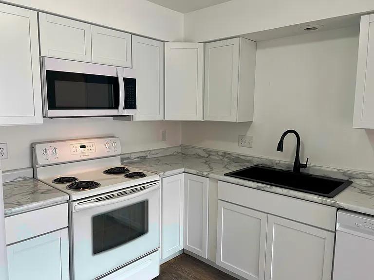 915 Genrich St #2 — Photo 3