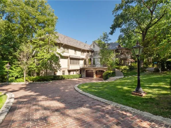 5600 Pembroke Ln, Mission Hills, KS 66208