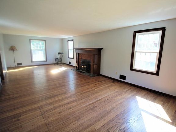 3rd image of 429 Denal Way