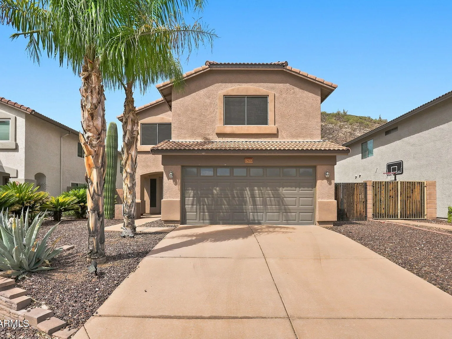5 bed, 2.5 bath, 2490 sqft, $3,500 — Photo 2