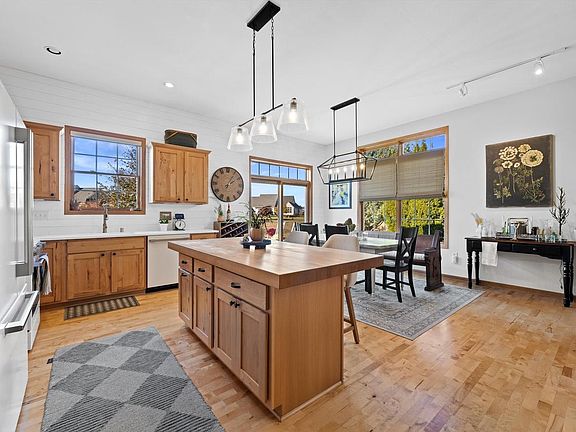 3rd image of 1758 Bess COURT