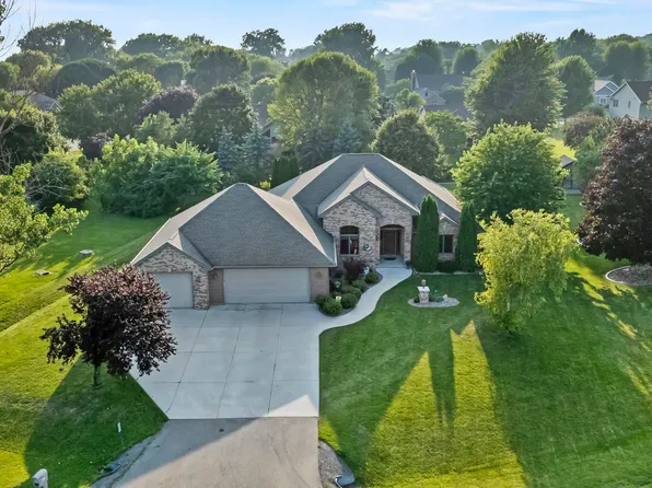 N8387 Royce Ct, Menasha, WI 54952