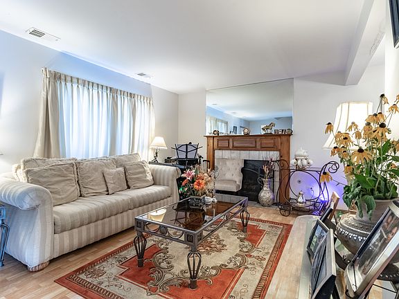 4th image of 1329 Sunrise Ln #1329