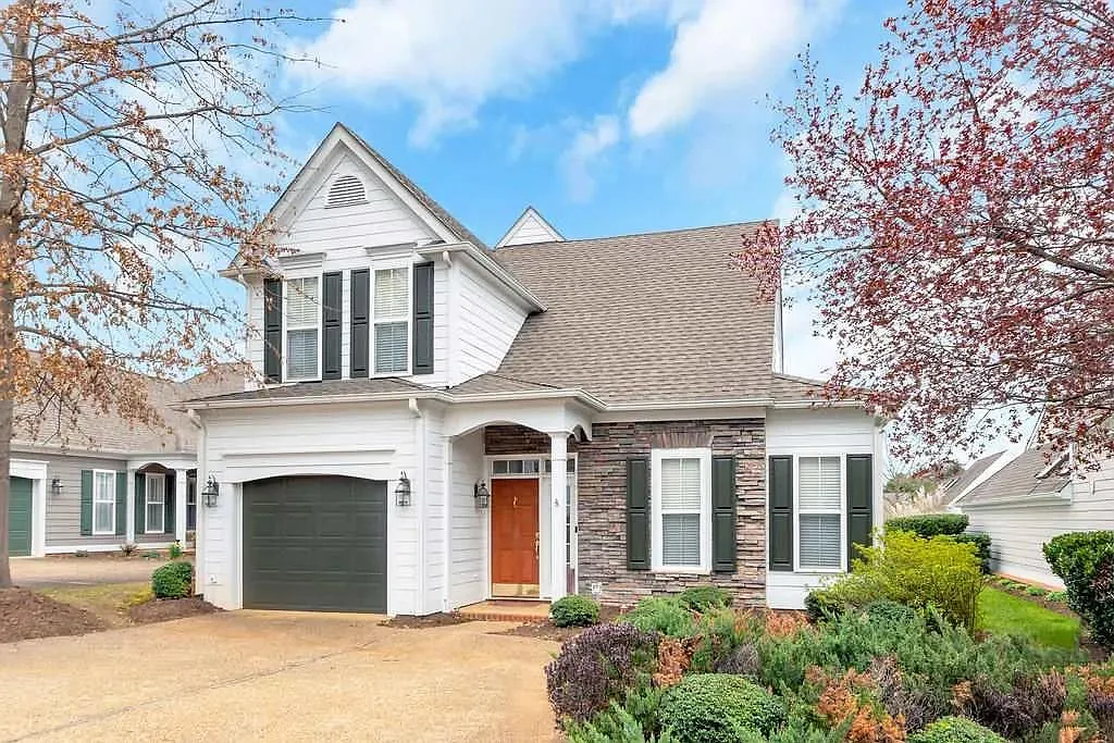 4 bed, 2.5 bath, 2037 sqft, $3,100 — Photo 1