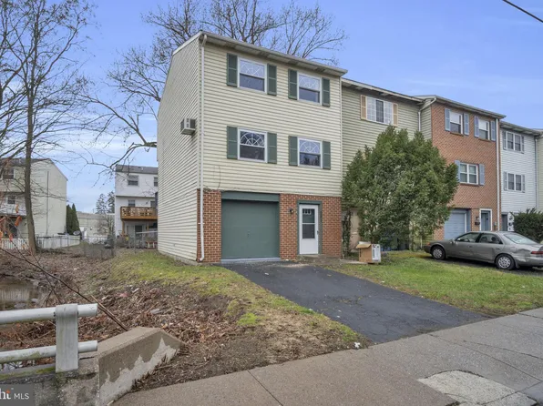 281 Penn St, Highspire, PA 17034