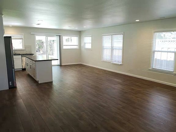4th image of 275 Roosevelt Ave #1