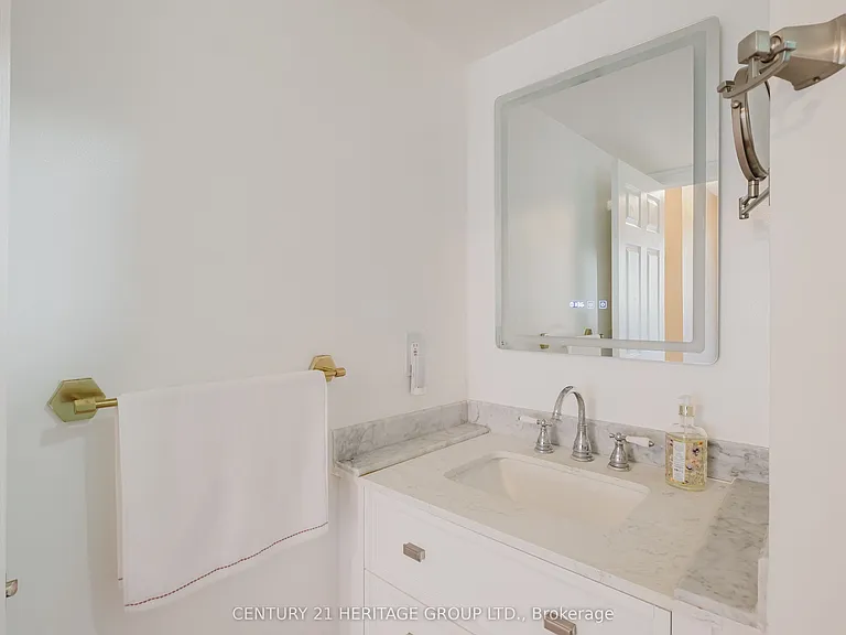 270 Davis Dr #209 — Photo 18