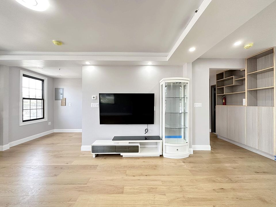 1st image of 2291 Hylan Blvd #2F