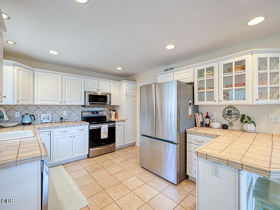 3rd image of 430 N Laguna St