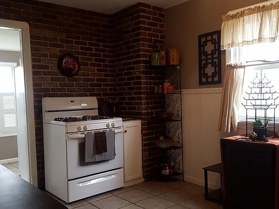 3rd image of 3383 W 136th St