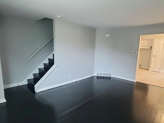 3rd image of 2038 Grasmere Ave