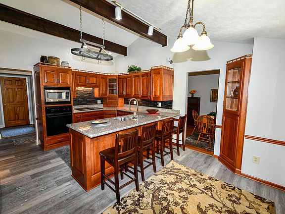 3rd image of 523 Fairwood Dr