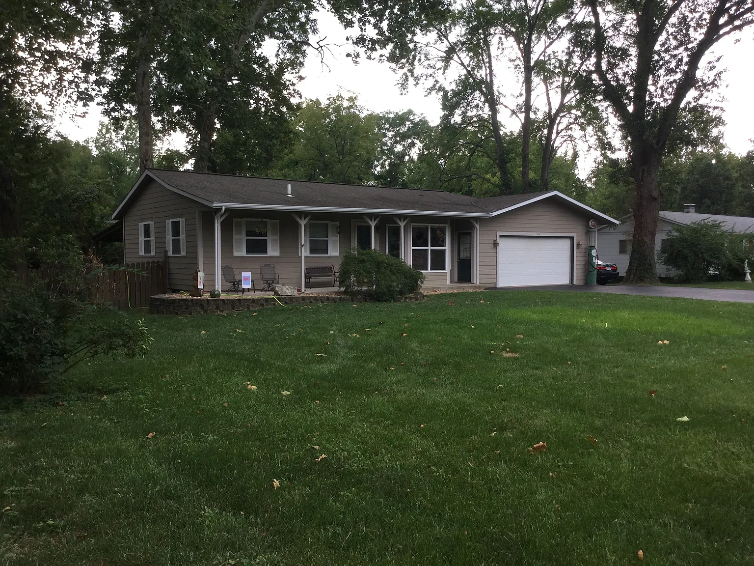 814 Crestland Dr photo 1