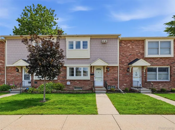 37136 Charter Oaks Blvd, Clinton Township, MI 48036