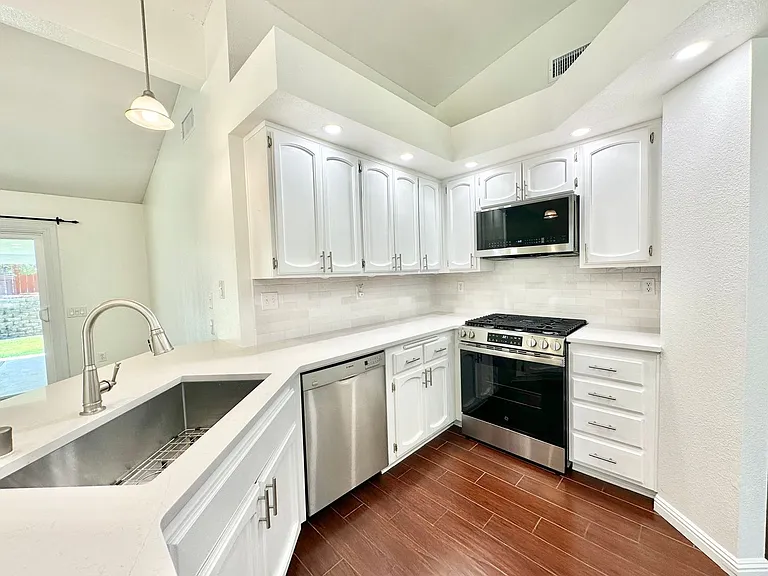 1415 Henshaw Rd — Photo 10