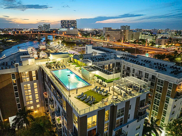 Riverhouse at 11th Apartments — Photo 32