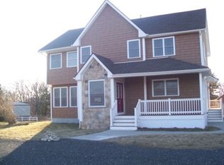 900 E Wallum Lake Rd, Pascoag, RI 02859