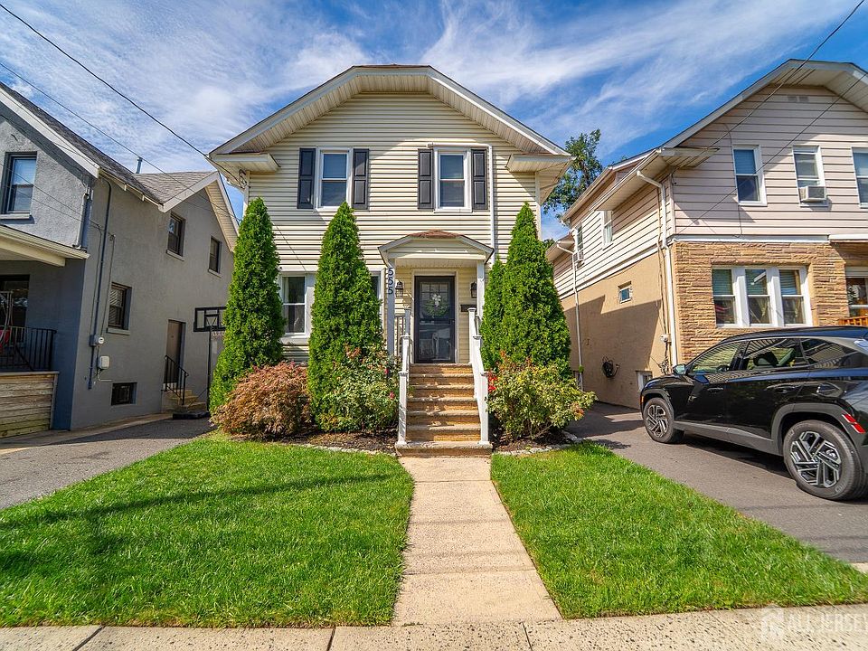 1st image of 555 E Maple Ave