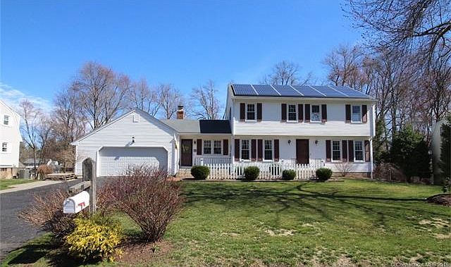 Welcome home to 22 Crabappl...