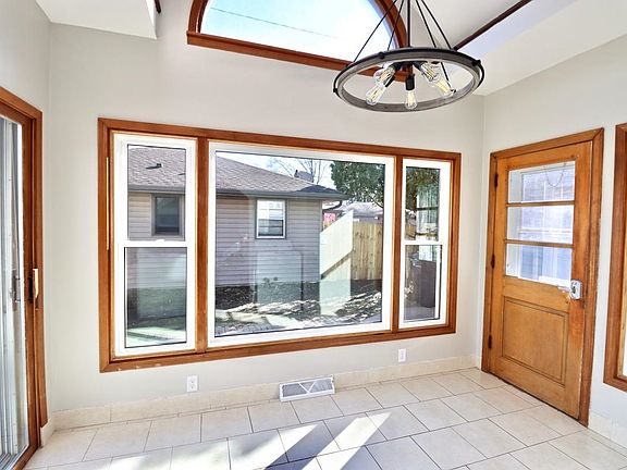 5th image of 536 S Randall Ave