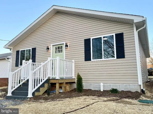 205 1st St, Luray, VA 22835