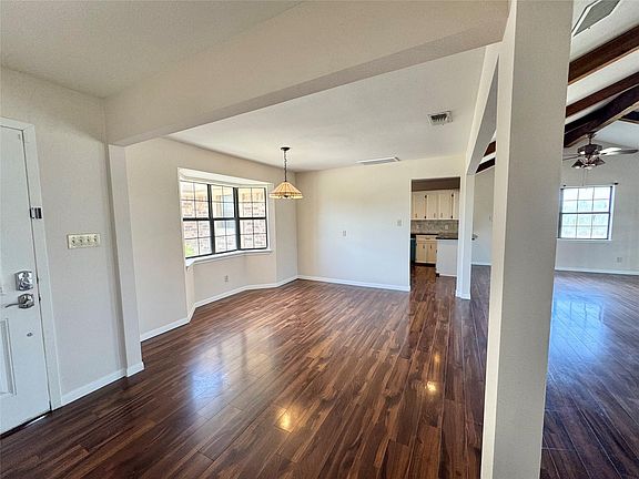 5th image of 18512 Carlson Ln