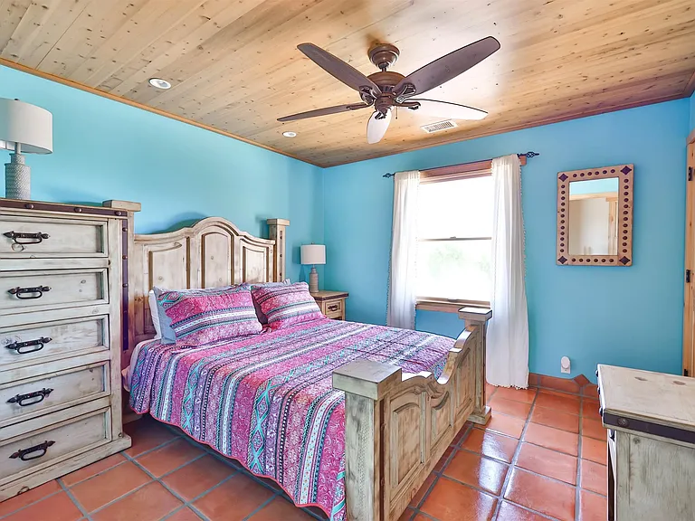 25933 Potrero Valley Rd — Photo 19