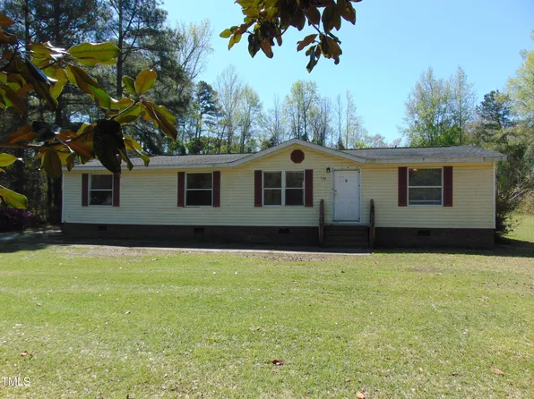 136 Deer Stand Dr, Lumberton, NC 28358