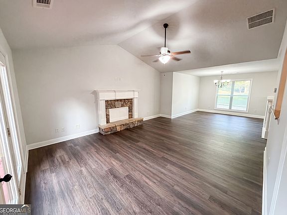 3rd image of 410 Redtail Rd