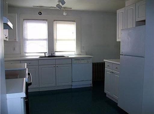3rd image of 913 Homestead Ave