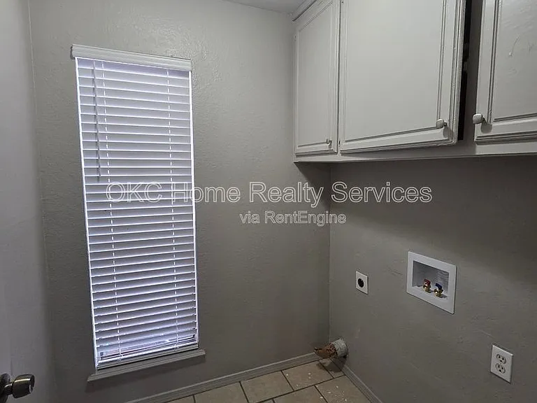 6715 Lyrewood Ln — Photo 5