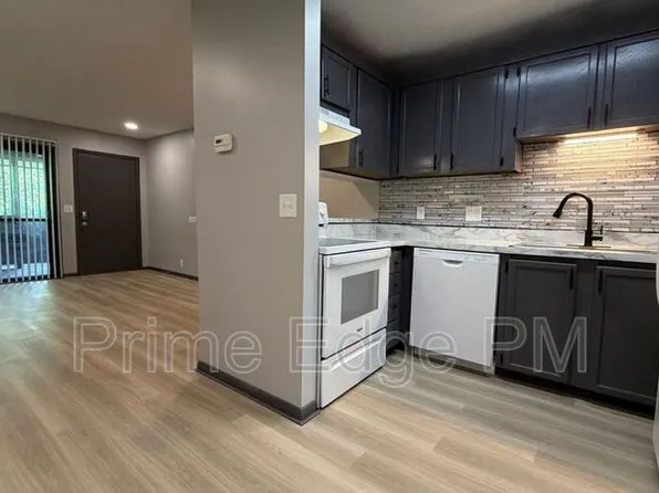 1121 N 28th St, Lincoln, NE
